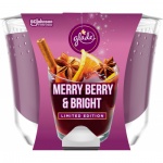 Glade Maxi Limited Edition Merry Berry & Bright vonná svíčka, 224 g