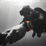 Apple Watch Ultra 2 49mm titanové pouzdro s oranžovým oceánským řemínkem MREH3CS/A